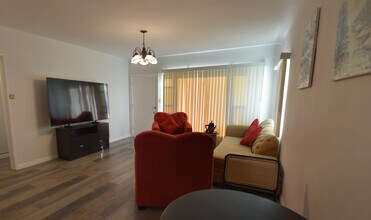 723 S Louise St, Unit C in Glendale, CA - Foto de edificio - Building Photo