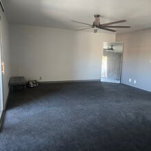 5080 Indian River Dr, Unit Bella Vita in Las Vegas, NV - Foto de edificio - Building Photo