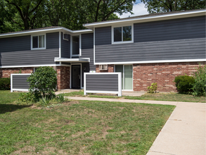 Cedar Crest Apartments in Mishawaka, IN - Building Photo - Building Photo