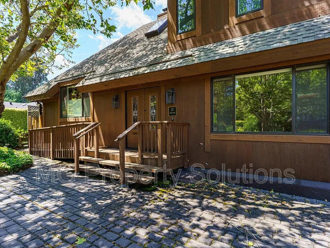 27 Niven Way in Larkspur, CA - Building Photo - Building Photo