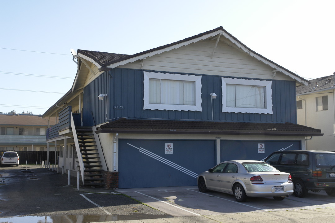 25192 Muir St in Hayward, CA - Building Photo