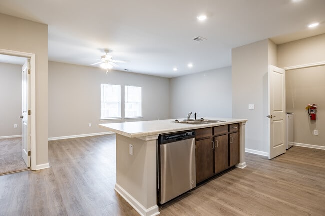 Reserve at Grant Road - MUST BE AGE 55+ in Ellenwood, GA - Building Photo - Interior Photo