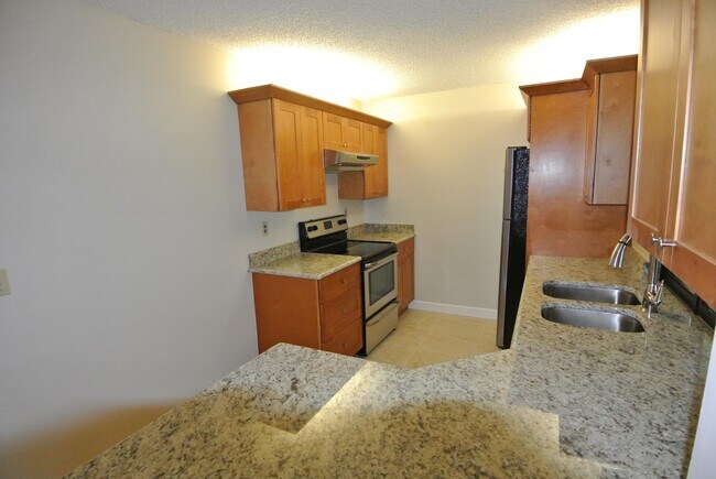 1127 E Seminole Ave-Unit -4d in Jupiter, FL - Building Photo - Building Photo