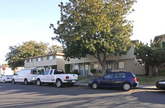 2087 Sahara Way Apartments in Santa Clara, CA - Foto de edificio - Building Photo