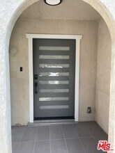 1536 N Commonwealth Ave in Los Angeles, CA - Building Photo - Building Photo