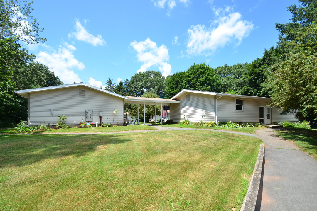 Wheeler Village Apartments in Southington, CT - Foto de edificio