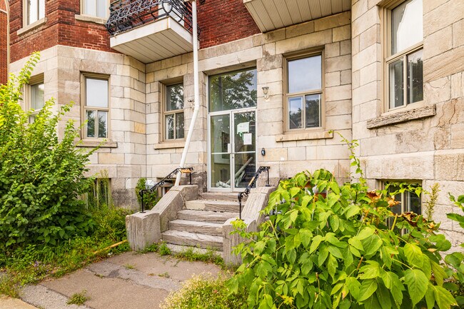 397 Saint-Joseph O in Montréal, QC - Building Photo - Building Photo