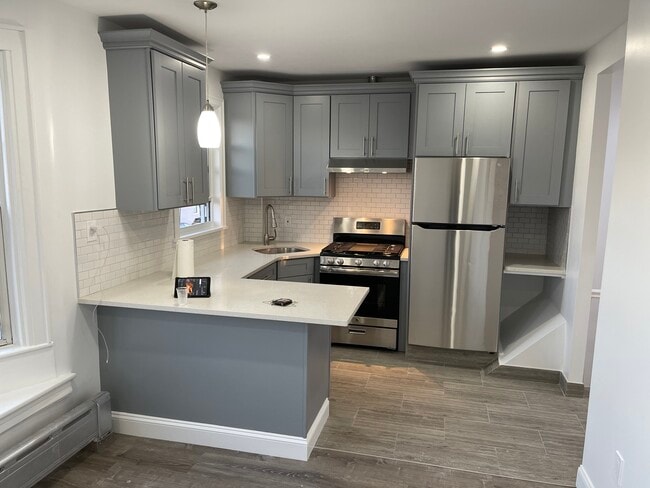 7856 76th St, Unit 2fl in Glendale, NY - Foto de edificio - Building Photo