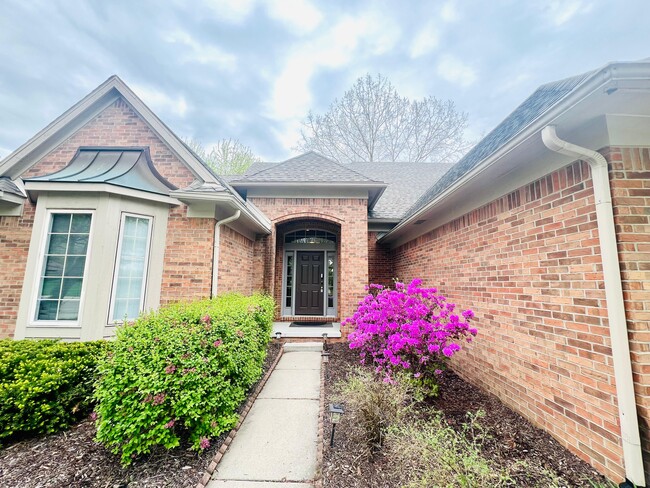 property at 2914 Leslie Park Cir