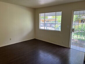 489 S Backer Ave in Fresno, CA - Building Photo - Building Photo