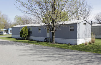 Rolling Meadows Mobile Home Community in North East, PA - Building Photo - Building Photo