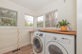 1049 Buist Ave in North Charleston, SC - Building Photo - Building Photo