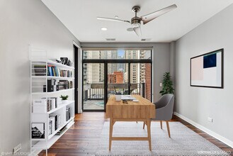 33 W Huron St, Unit 810 in Chicago, IL - Building Photo - Building Photo