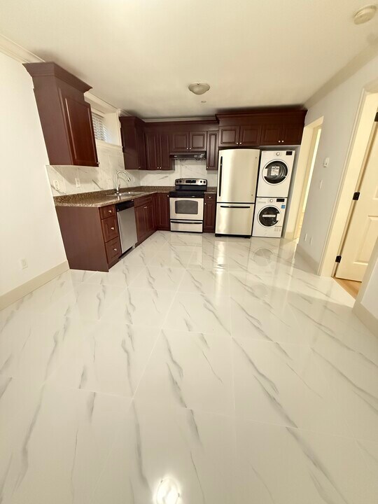 2806 12th Av W in Vancouver, BC - Building Photo