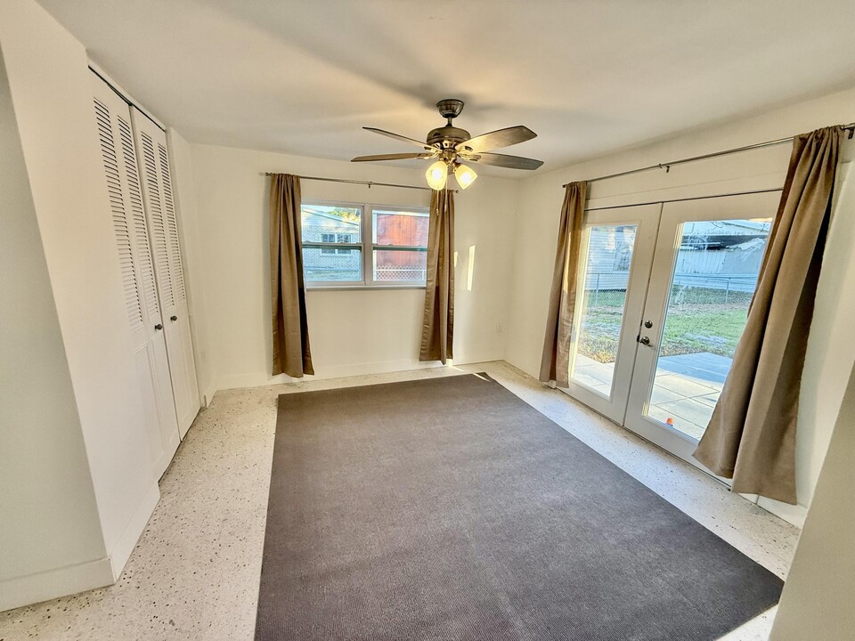 5045 Garner St in Fort Pierce, FL - Foto de edificio