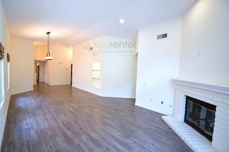 15743 Caminito Atico in San Diego, CA - Building Photo - Building Photo