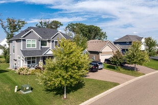 Mill Pond in Blaine, MN - Building Photo