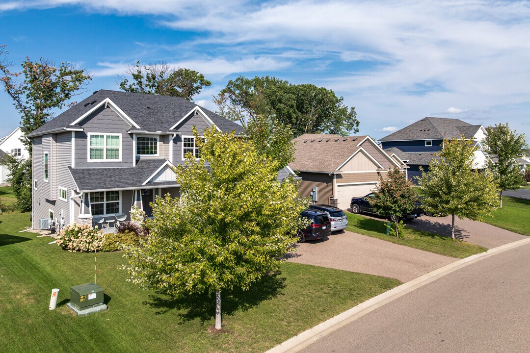 Mill Pond in Blaine, MN - Building Photo