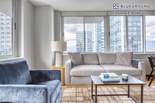 560 W 43rd St in New York, NY - Building Photo - Building Photo