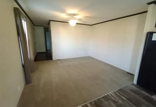 410 Deerfield Ln in Columbus, MI - Foto de edificio - Building Photo