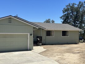 44966 Person Loop S in Coarsegold, CA - Building Photo