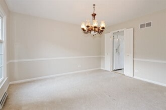 18 Oak Brook Rd in Oak Brook, IL - Building Photo - Building Photo