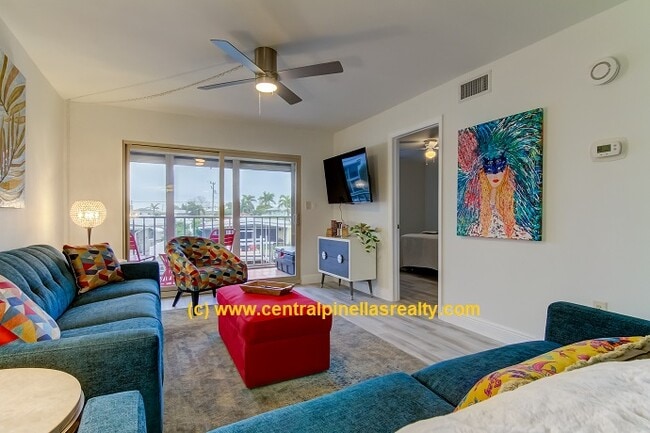 175 116th Ave in Treasure Island, FL - Foto de edificio - Building Photo