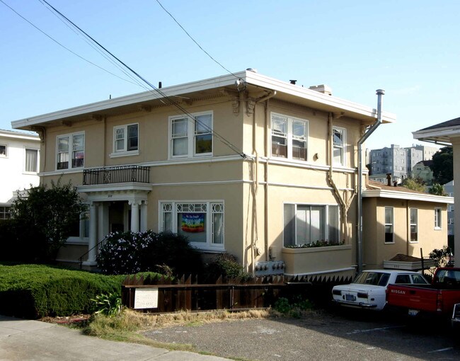 506-508 Valle Vista Ave in Oakland, CA - Foto de edificio - Building Photo