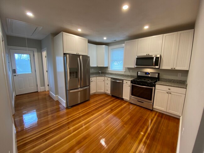 307 Highland Ave in Somerville, MA - Foto de edificio - Building Photo