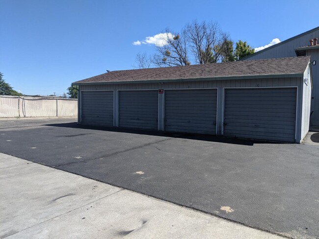 425 E Alameda St in Manteca, CA - Building Photo - Building Photo
