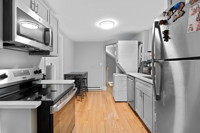 property at 7 Vining Ct