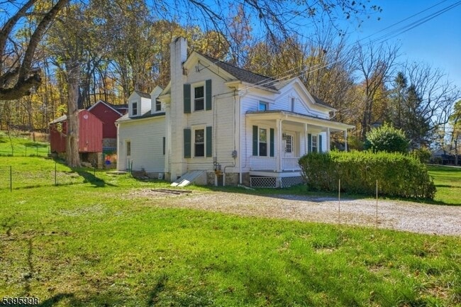 1028 County Road 519 in Newton, NJ - Foto de edificio - Building Photo