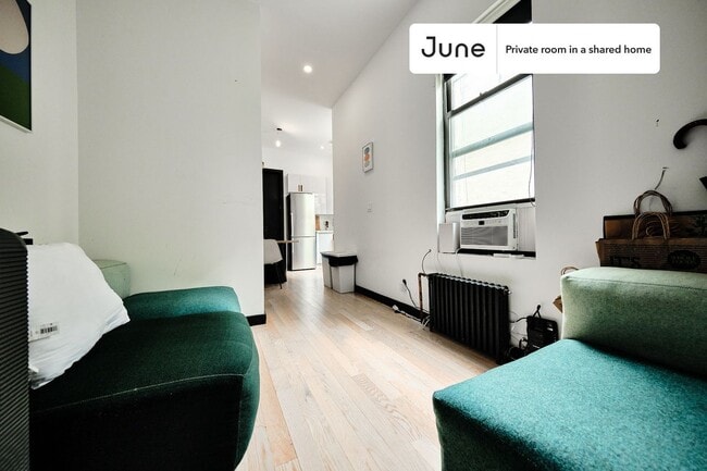 Private bedroom in 3 bed/3 bath Home in Queens, NY - Building Photo - Building Photo