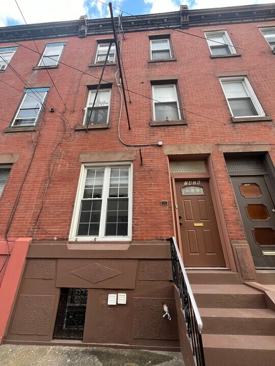 1426 McKean St in Philadelphia, PA - Building Photo