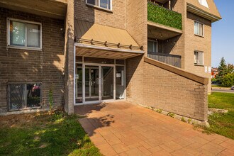 Bois-de-Boulogne Apartments in Longueuil, QC - Building Photo - Building Photo