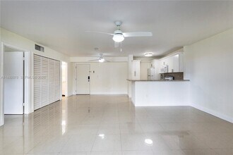 8305 SW 72nd Ave in Coral Gables, FL - Building Photo - Building Photo