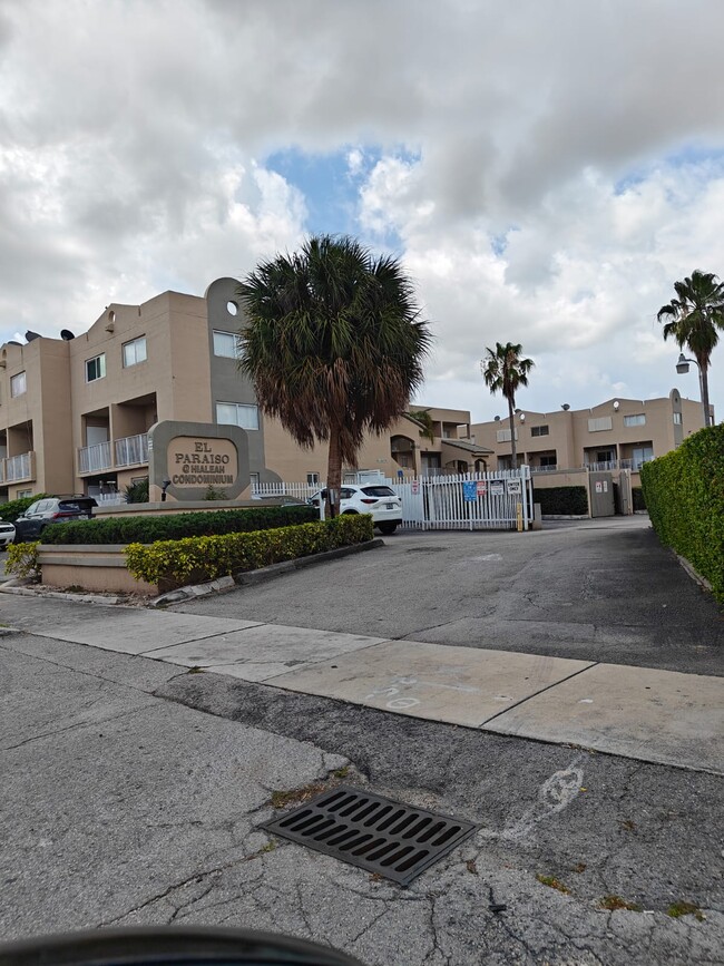 2640 W 76th St, Unit 208