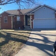 4811 E Willow Point Ct in Bel Aire, KS - Building Photo - Building Photo