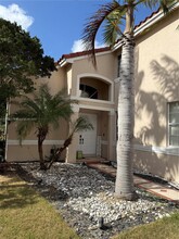 330 SW 194th Ave in Pembroke Pines, FL - Building Photo - Building Photo