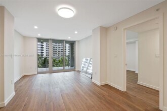 1500 Bay Rd, Unit N-0827 in Miami Beach, FL - Building Photo - Building Photo