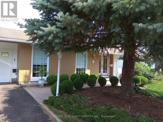 property at 8 Birchview Rd
