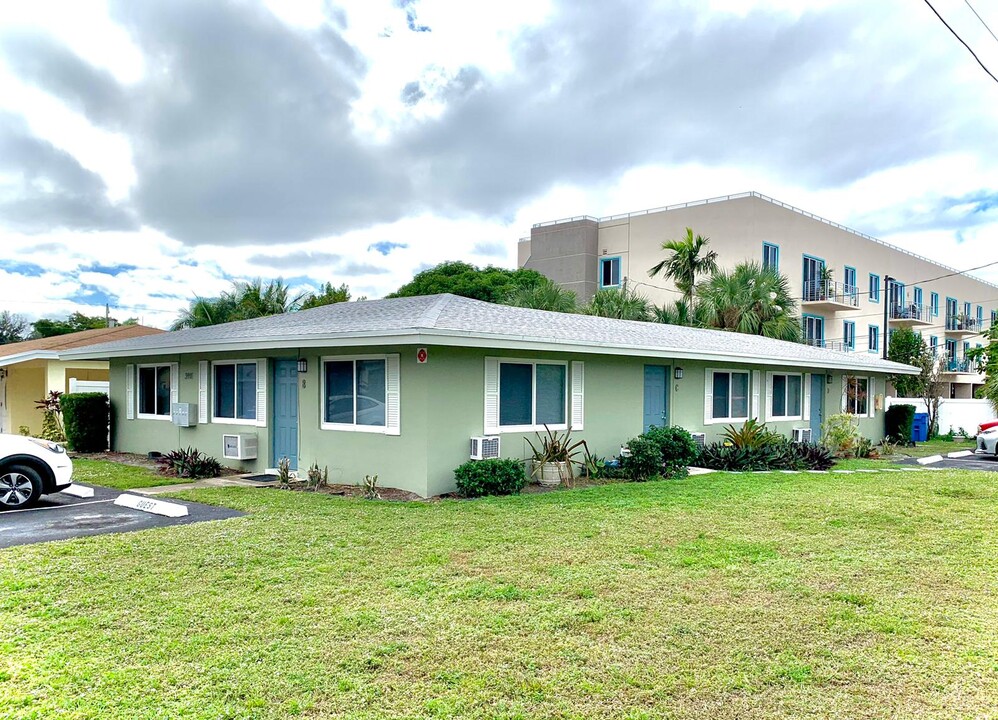 3441 NE 16th Ave in Oakland Park, FL - Building Photo