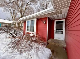 5500 Kalamazoo Ave SE in Kentwood, MI - Building Photo