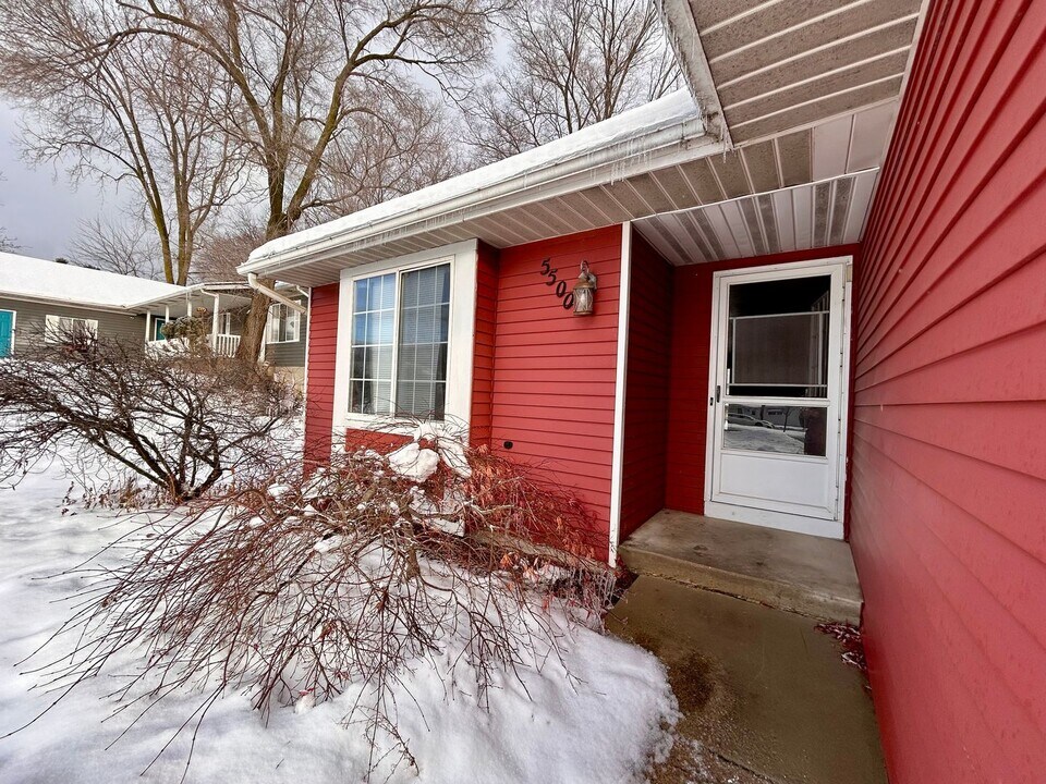 5500 Kalamazoo Ave SE in Kentwood, MI - Building Photo