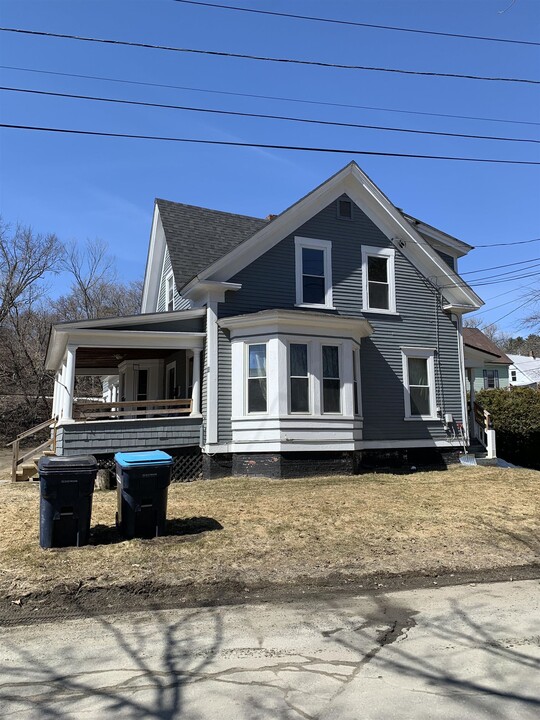 185 St Mary's St-Unit -3 in St Johnsbury, VT - Building Photo