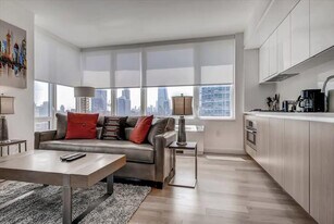 605 W 42nd St in New York, NY - Building Photo