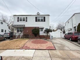 137-02 64th Rd in Queens, NY - Building Photo