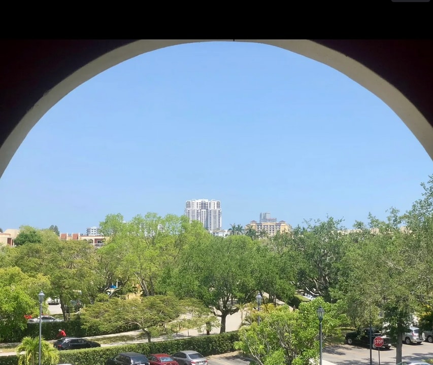7820 Camino Real, Unit J-419 in Miami, FL - Building Photo
