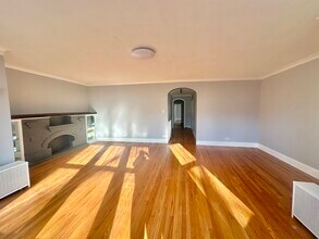 5717 N Washtenaw Ave in Chicago, IL - Building Photo - Building Photo