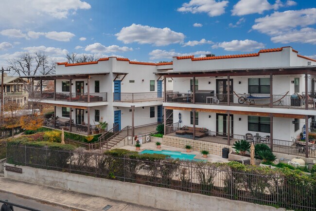 Casa Blanca Lofts in San Antonio, TX - Building Photo - Primary Photo